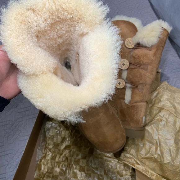 Uggs - Picture 4 of 8